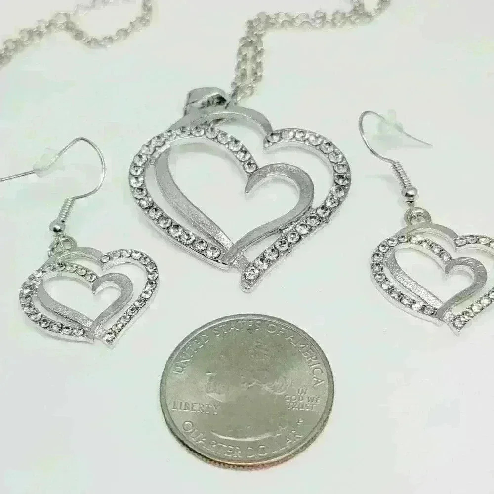 NWOT Beautiful Double Heart Necklace and Earrings Set w/Gift Box - Picture 6 of 7